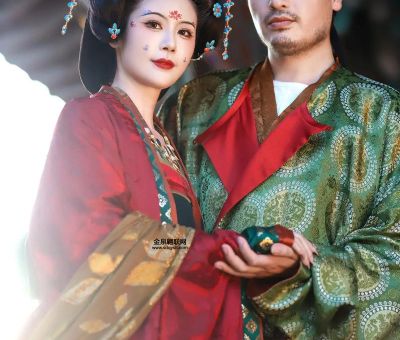 唐朝盛世下的浪漫婚姻仪式(古代的婚服和现在的婚纱有什么区别)