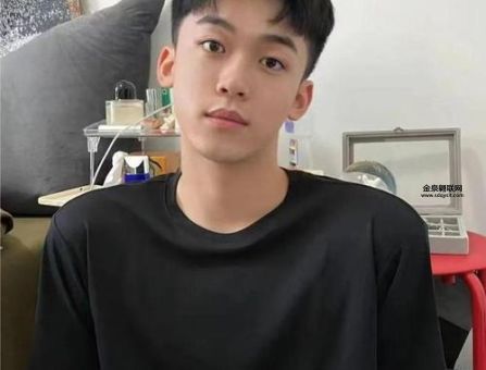 90后男生的发型(还是帅气有型的偏分)