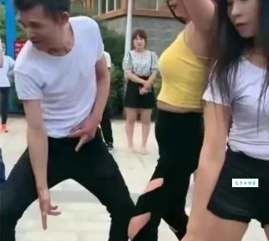 尬舞是什么意思？揭秘“尬舞”一词的来源和多种含义解读