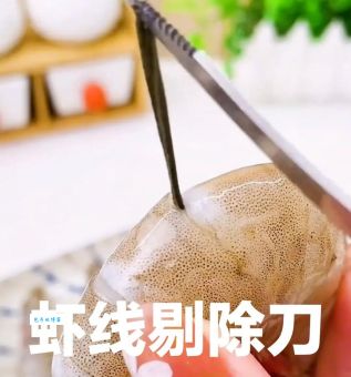 挑虾线是什么梗？网红直播大战引发的网络热词大揭秘