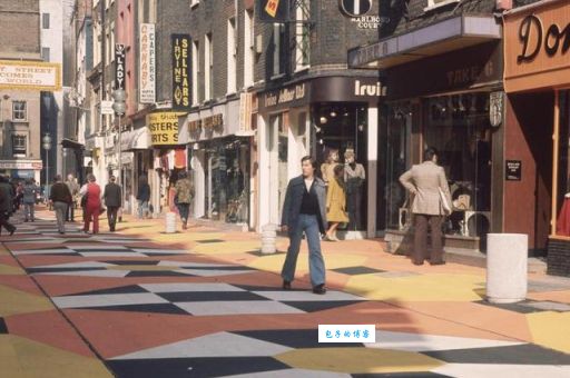 动荡的1960年代，倡导爱与和平的嬉皮士与摇摆伦敦唱响二重奏