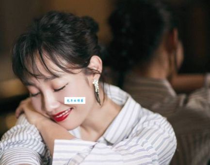 白百合一指弹指什么意思这个动作竟然有这么多说法