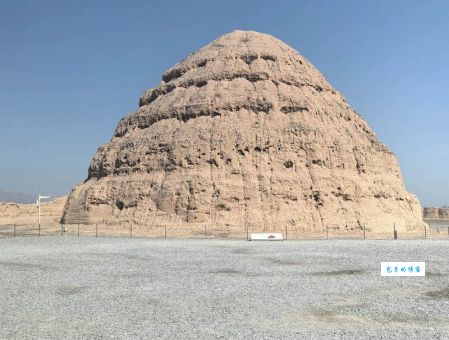 西夏王陵的主要特点在哪里？为何它被称为“东方金字塔”